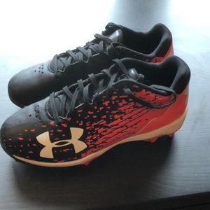 Under Armour boys baseball cleats